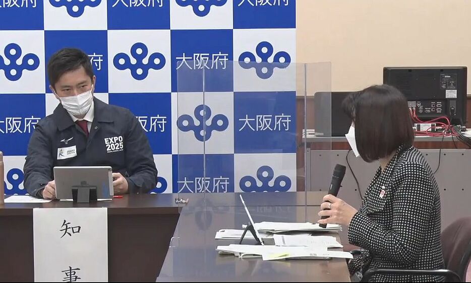 ［写真］大阪府新型コロナ対策本部会議の様子。左は吉村洋文知事＝21日午後2時20分ごろ、大阪府庁で