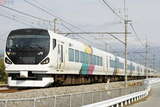 特急「あずさ」「かいじ」用として使用されたE257系0番台。写真はお召列車運転の際に予備編成として充当されたM-102編成（2011年11月13日、伊藤真悟撮影）。