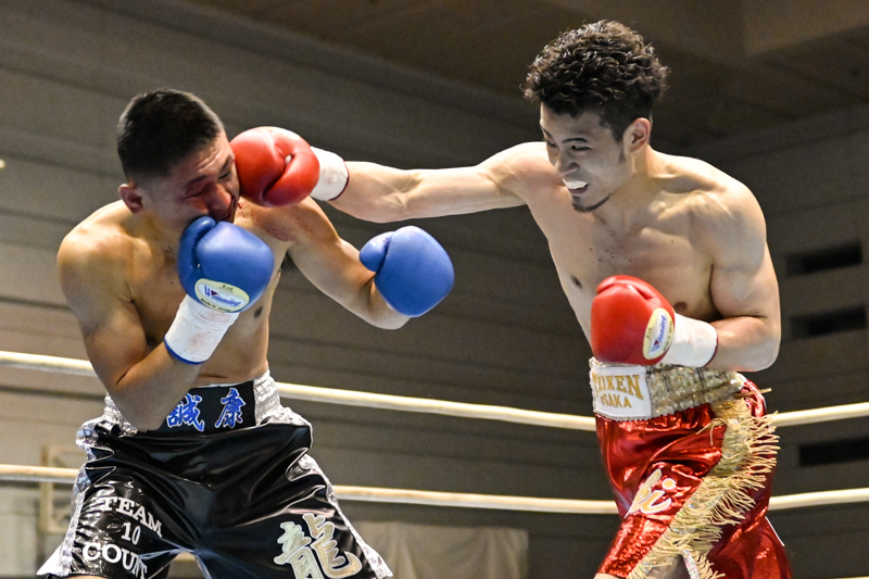 辰吉寿以輝は日本5位の中村に4回TKO勝利（写真・山口裕朗）