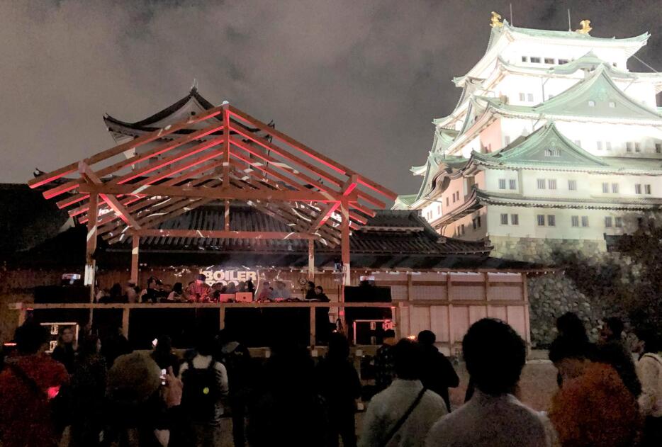 名古屋城内で11月16日に開かれたクラブイベント「Boiler Room Nagoya」（写真：石黒好美）