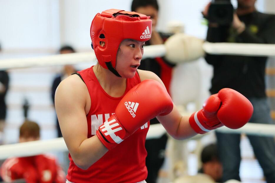 ライト級では濱本紗也が女子ボクシングの東京五輪予選代表に選ばれた（写真：YUTAKA/アフロスポーツ）