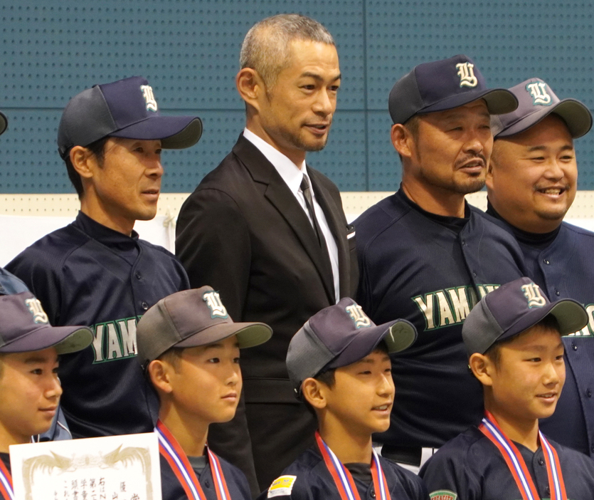 [写真] 最後の表彰式に出席したイチロー氏