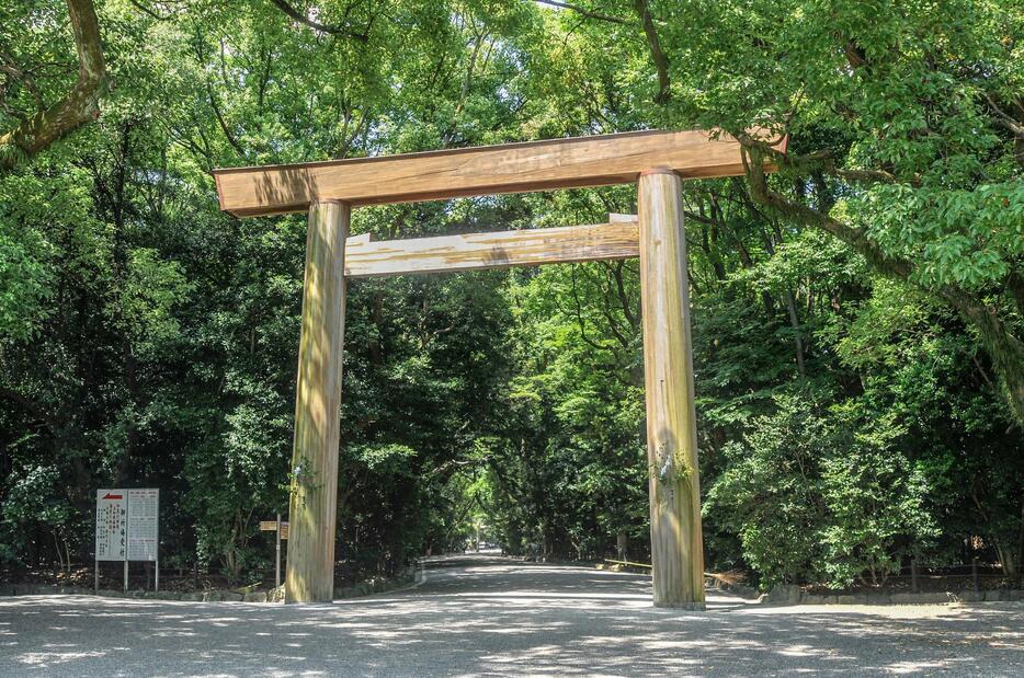 熱田神宮の鳥居（写真：アフロ）