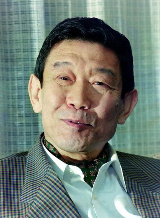 テレビ創成期から活躍したタレントで元東京都知事の青島幸男さん（写真：Natsuki Sakai/アフロ）