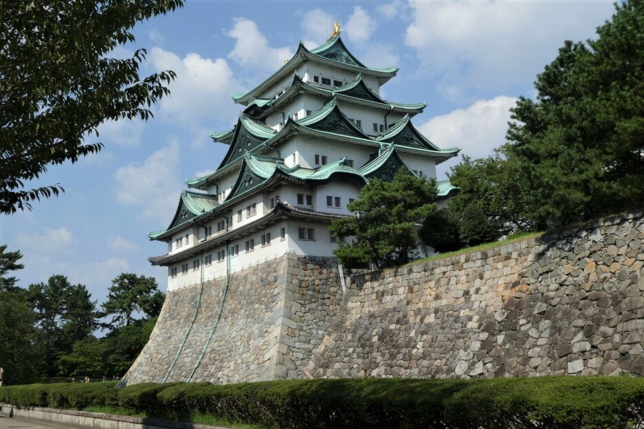 文化遺産の石垣と名古屋城（写真：水野誠志朗）