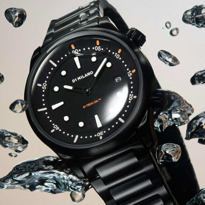 イタリアのプレミアムウオッチブランド“D1MILANO（ディーワンミラノ）”が、“強力な美学”と“機能的な技術性”を兼ね備えた新作腕時計“オイルフィルド／D1-OFBJ01”を発表した。