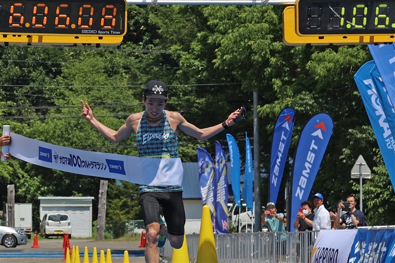 昨年6月のサロマ湖100kmウルトラマラソンで日本記録を樹立した山口純平（ELDORESO提供）