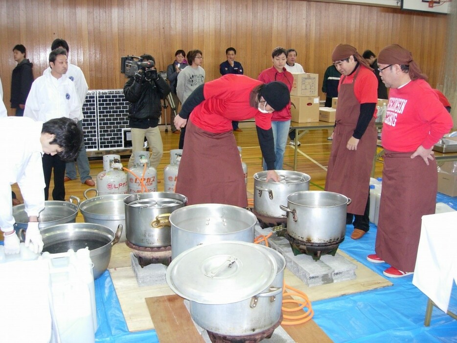 ▲ 越後川口の体育館で料理を作った