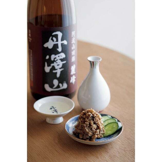 鹿納豆みそfeat.酒とつまみ蓮600円には、丹澤山 麗峰 純米酒650円～を熱燗で。