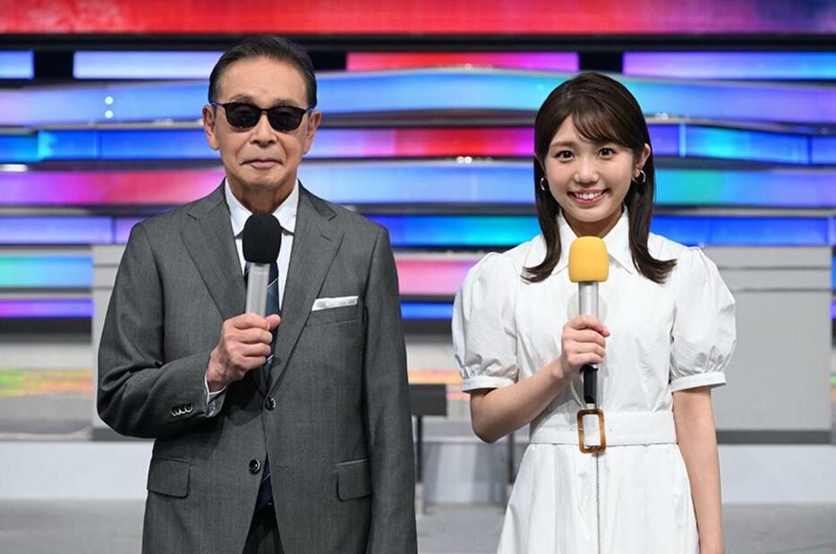 「ミュージックステーション」MCのタモリさん（左）と鈴木新彩アナウンサー＝テレビ朝日提供
