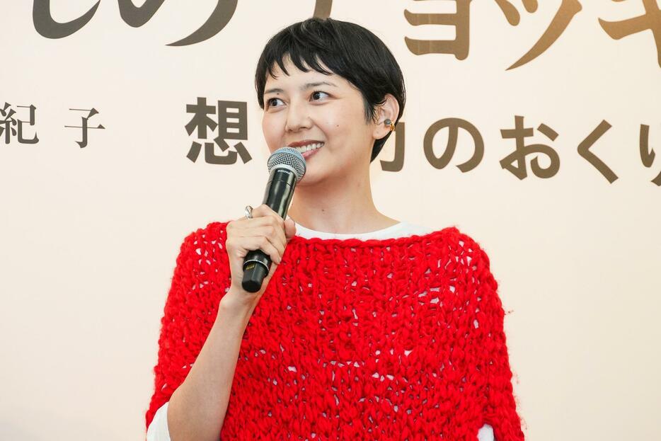 誕生50周年「ねずみくんのチョッキ展」オープニングイベントに登場した菊池亜希子