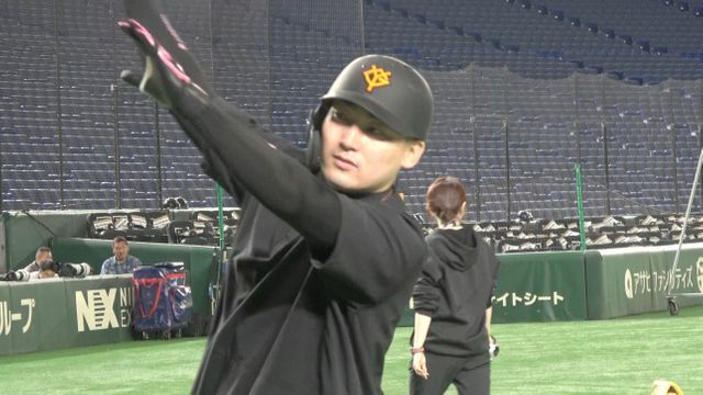 試合前にバッティング練習をする巨人・丸佳浩選手