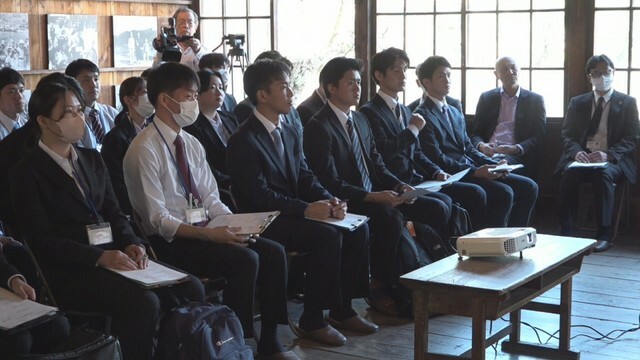 小豆島の「岬の分教場木造校舎」で開かれた研修会