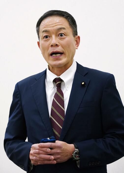 記者会見する自民党の長谷川岳参院議員＝29日午後、国会