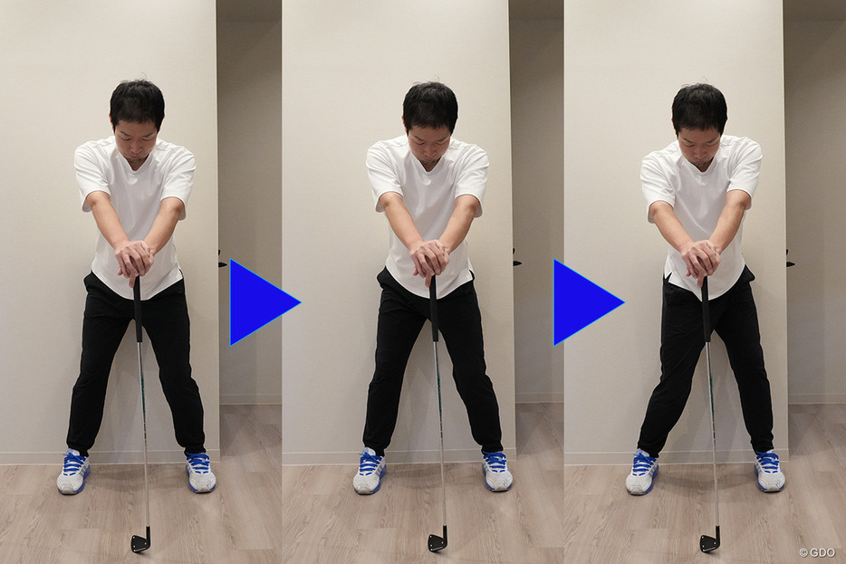 バックスイング（写真中）で右腰を切り、フォローで左腰を切る（写真右）。横の動きはほぼない