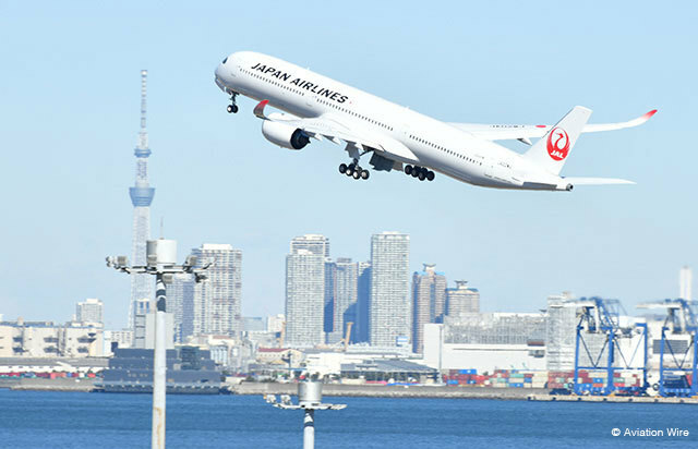 24年3月期の純利益が955億3400万円となったJAL＝24年1月 PHOTO: Yusuke KOHASE/Aviation Wire