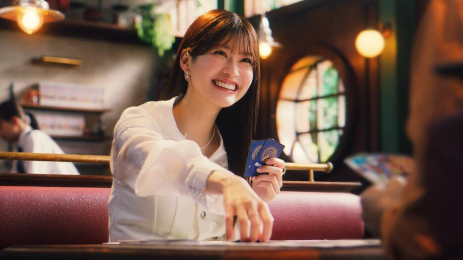 生見愛瑠さんが出演する「ONE PIECEカードゲーム」の新CMのビジュアル