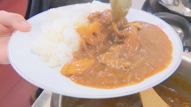 高校生が開発中のレトルトカレー　試作品の試食会