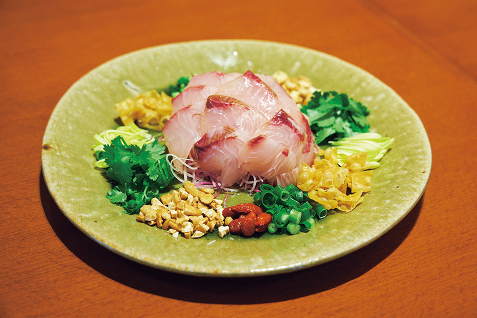 魚の種類は日によってさまざま。 カンパチの刺身2,420円。魚の種類は日によってさまざま。