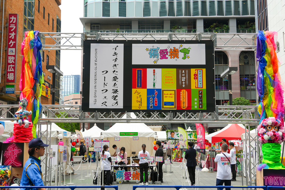歌舞伎町シネシティ広場にてスタートした愛と欲望のフードフェス「偏愛横丁」