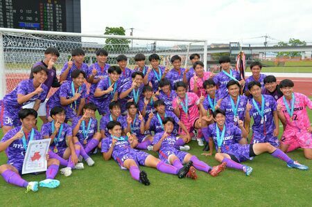 サッカー男子決勝　優勝した龍谷＝佐賀市のSAGAスタジアム