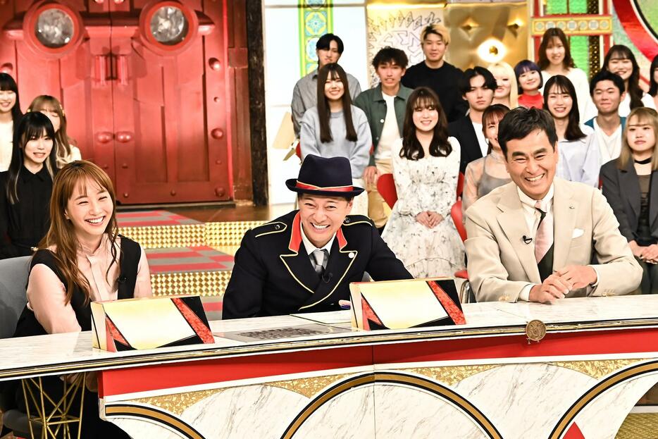 「中居正広の金スマ」にゲスト出演する（左から）藤本美貴さん、中居正広さん、石原良純さん＝（C）TBS