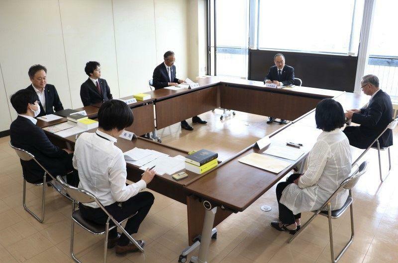 岡山県知事選の日程を協議した県選管の会合