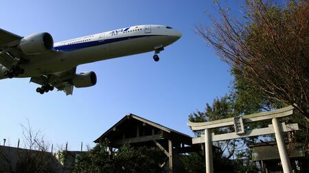 「カルトな施設に初詣に行きましょう」ということで、向かったのは成田国際空港（写真：劉白雨／PIXTA）