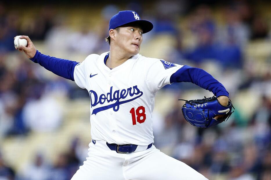 山本由伸がメジャーで初めて100球を投げ、今季5勝目を挙げた(C)Getty Images