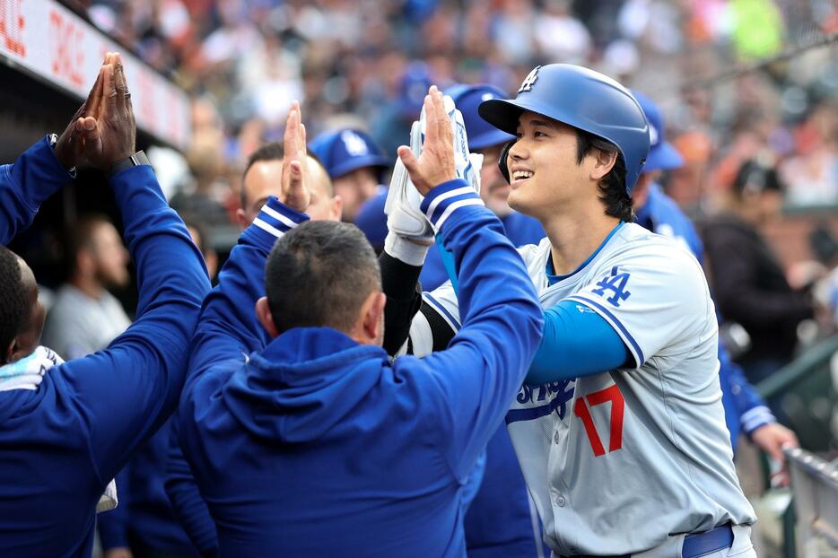 大谷は今季12号を含む3安打の活躍でベンチでは新たなポーズも披露した(C)Getty Images