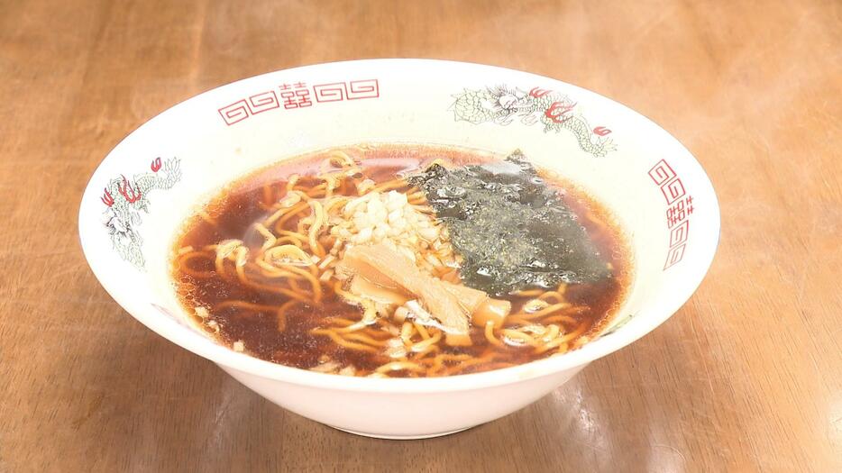 5月7日放送の「ヒューマングルメンタリー オモウマい店」に登場する「かけ正油ラーメン」（300円）＝中京テレビ提供