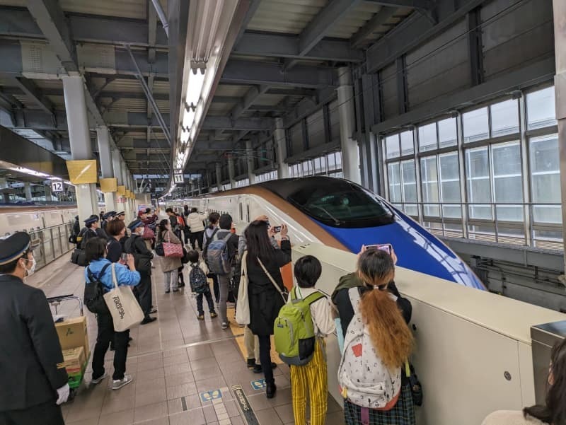 日本旅行の「北陸新幹線乗務員お仕事体験ツアー」のツアー当日の様子（提供写真）