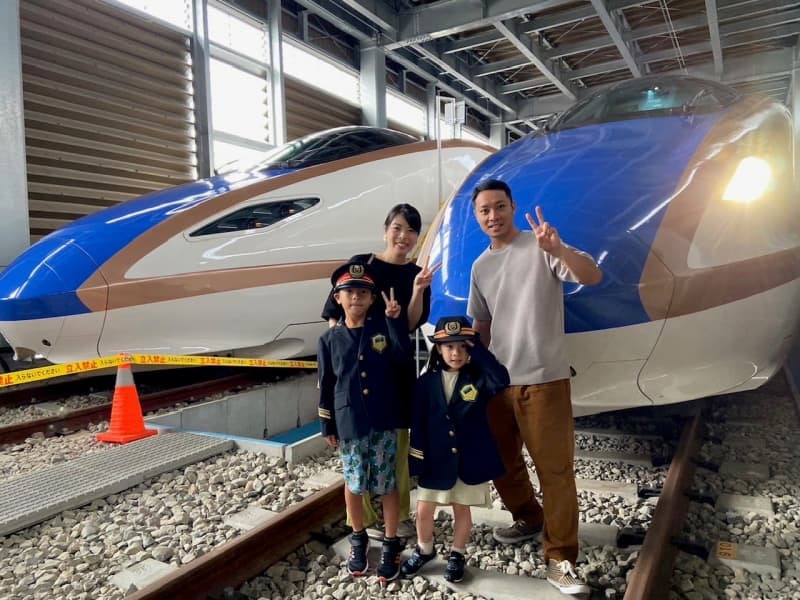 日本旅行の「北陸新幹線乗務員お仕事体験ツアー」のリハーサルの様子（提供写真）