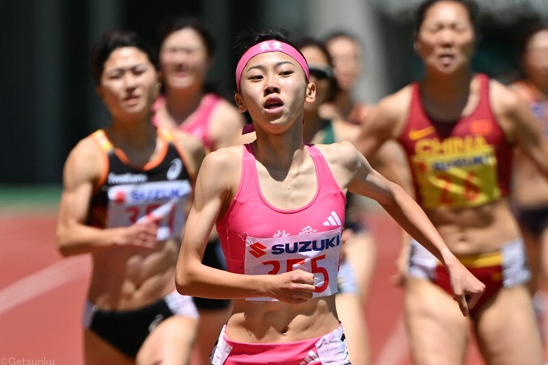 静岡国際の女子800mで優勝した久保凛
