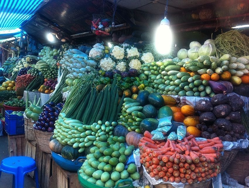 ケララ州コーチンの市場。野菜の積み方がとても秀逸！