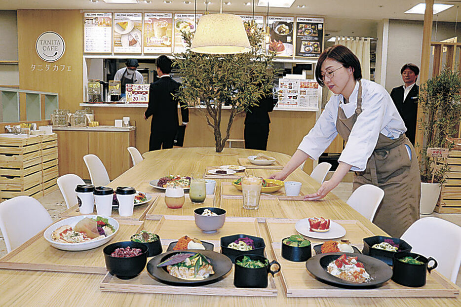 タニタカフェで提供される料理＝金沢市の金沢エムザ