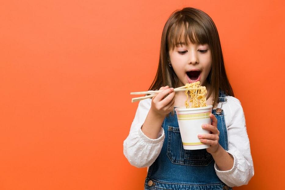 子どもが偏食すぎて「ラーメン」しか食べてくれません。食費は安く済みますが、栄養面が心配です…