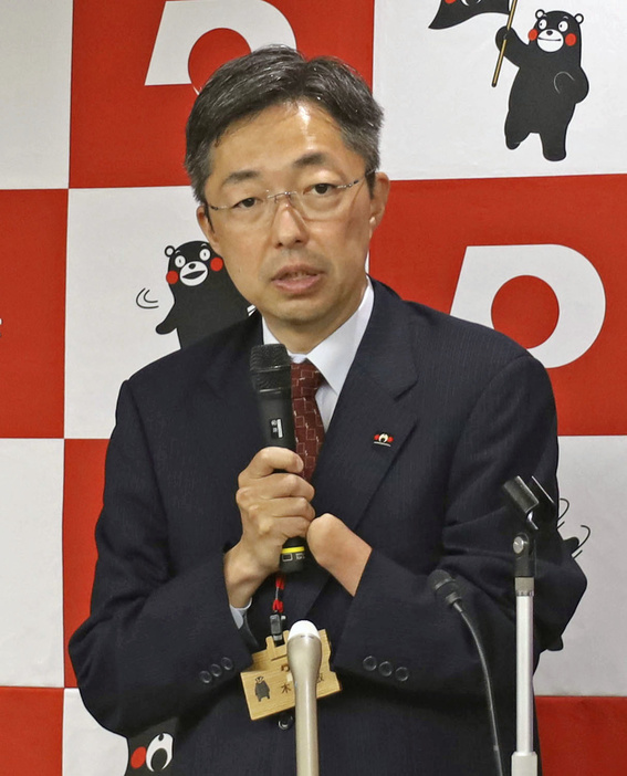 熊本県の木村敬知事＝4月、県庁