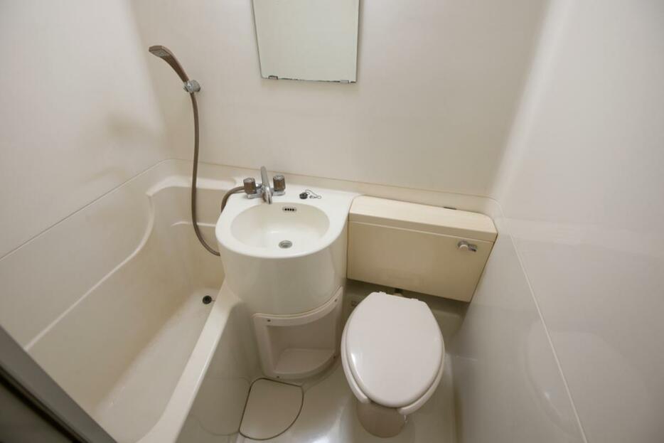 上京して「ユニットバス」の部屋に住んでいますが、不便ですでに引っ越したいです。やっぱり高くても「バストイレ別」の物件にすべきだったでしょうか…？