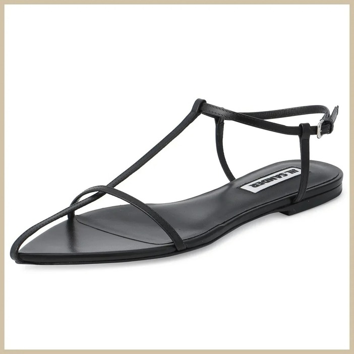 SANDAL ￥108,900／ミラベラ（JIL SANDER）