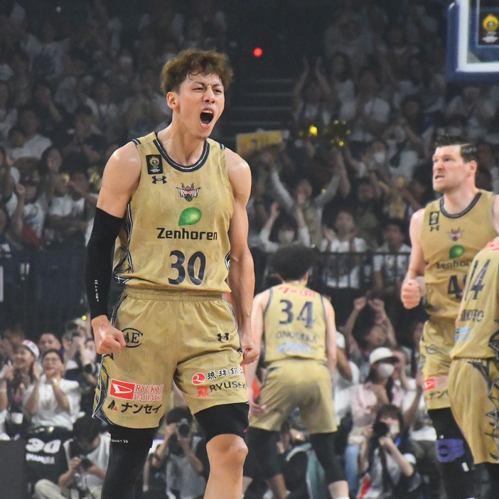 第2戦、3Pを沈め吠える今村佳太