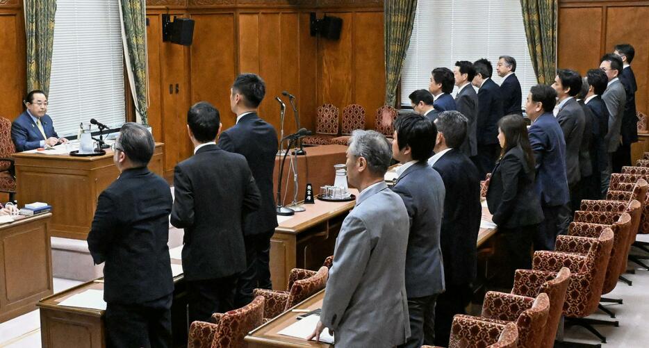 自民党派閥の裏金事件で、野党が申し立てた自民議員44人全員を審査対象にすると全会一致で議決した衆院政治倫理審査会＝14日午後（代表撮影）