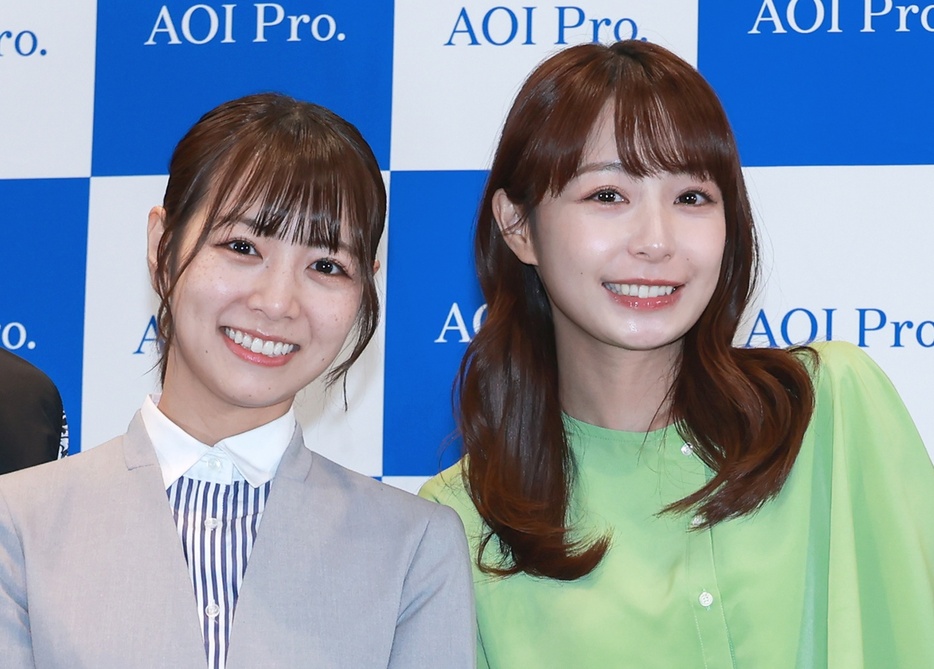 会見に登場した北野日奈子と宇垣美里(写真左から)