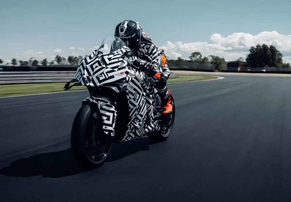 KTM 990RCR[2025]プロトタイプが公開された新型SS。15年ぶりの登場だ。