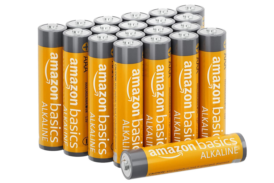 Amazonベーシック 「乾電池 単3形 アルカリ 保存期限10年 20個セット」（744円） 「乾電池 単4形 アルカリ 保存期限10年 20個セット」（695円）