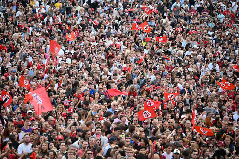 5月26日におこなわれた優勝パレードには多くのファンが詰めかけた。（Getty Images）