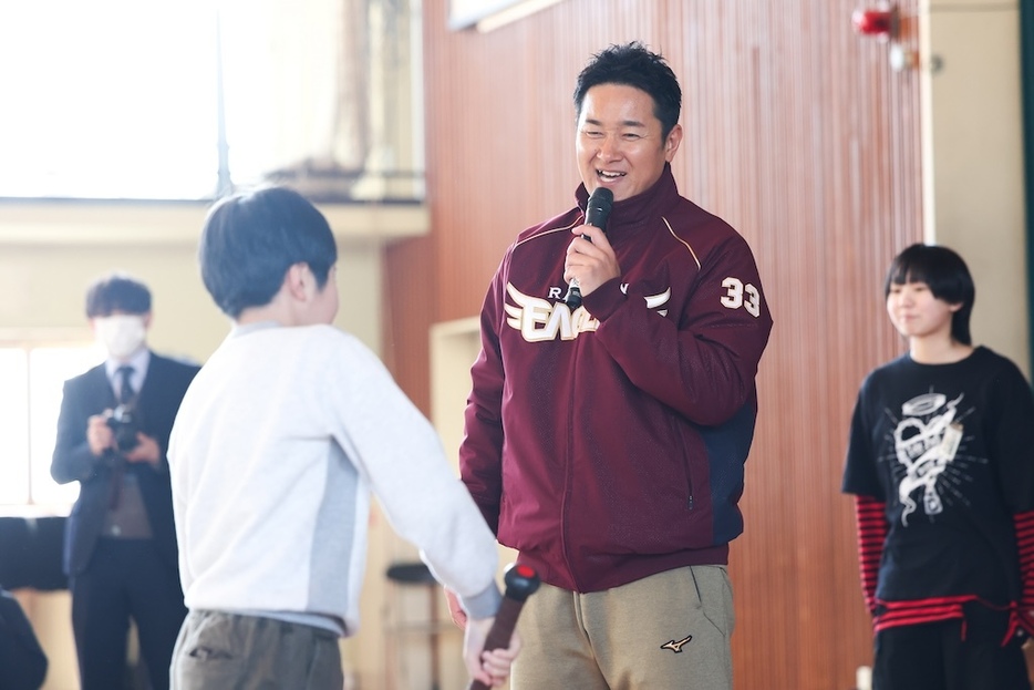 学校訪問イメージⓒRakuten Eagles