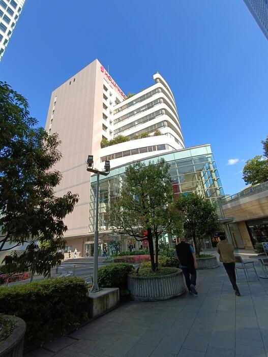 東京の六本木ヒルズにあるハリウッド美容専門学校とハリウッド大学院大学