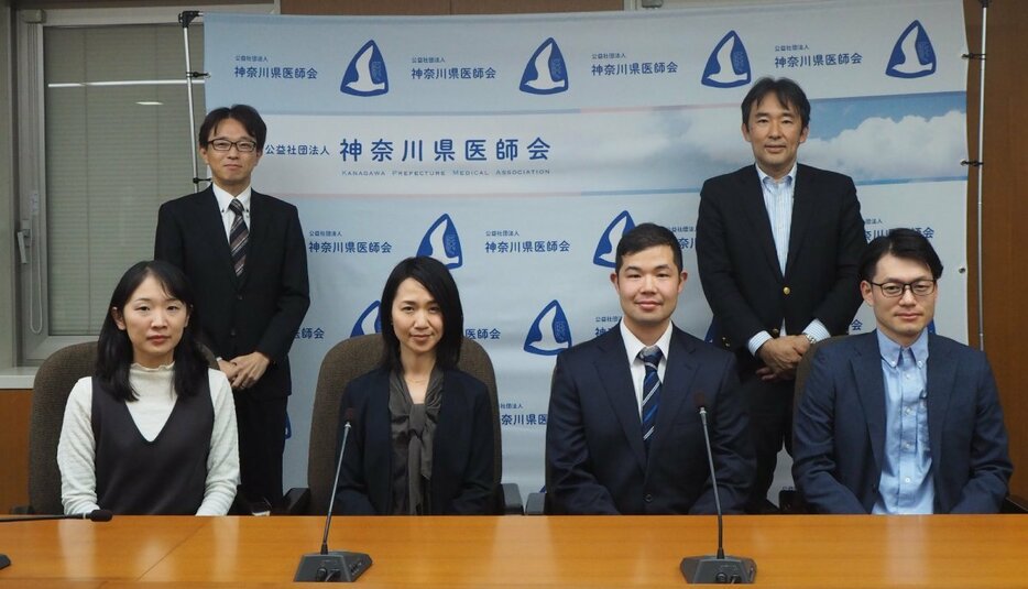 （写真前列左から）中島理恵先生、山本恵理先生、紫葉裕介先生、櫻井好太郎先生（後列左から）磯崎哲男先生、小松幹一郎先生