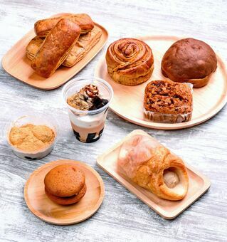 沖縄ファミリーマートの黒糖を使ったパンやデザート